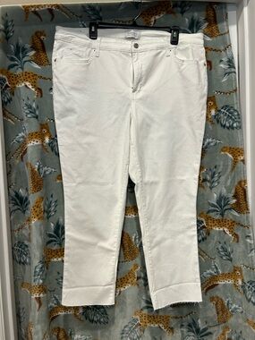 Crown & Ivy White High rise Skinny Crop Stretch Jeans